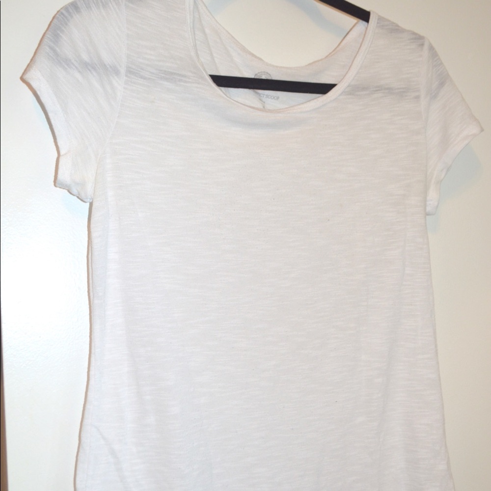 Relaxed white tee